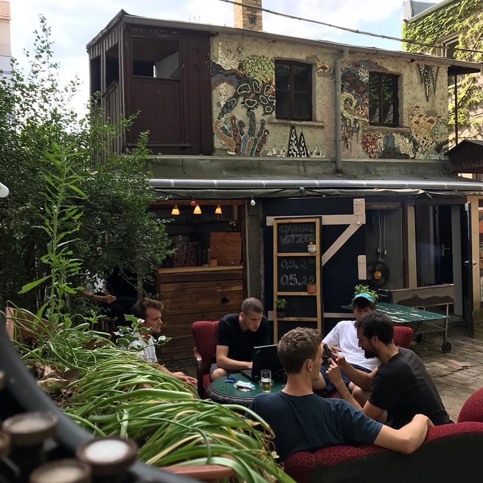 Der Innenhof des Cafe Mala direkt unter unserem Yoga-Studio